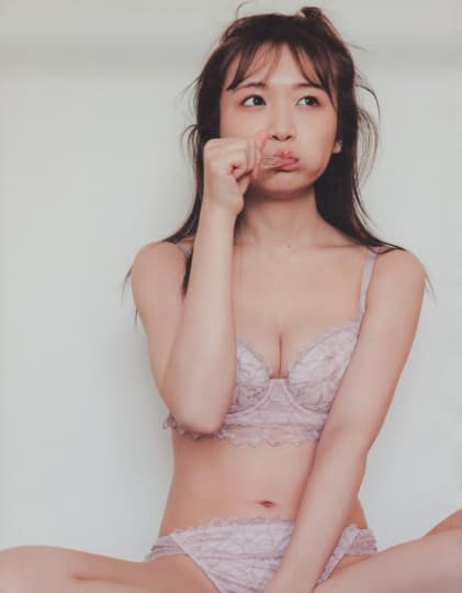 秋元真夏 おっぱい
