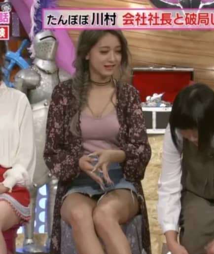 スカートの中を正面で見せる池田未優