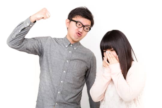 怒る