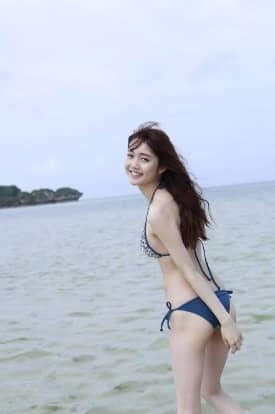 久保史緒里 おっぱい