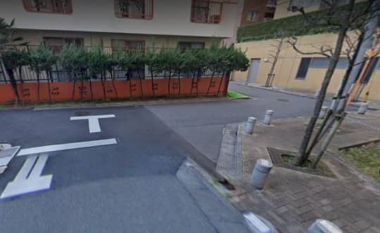 東新宿駅の突き当り