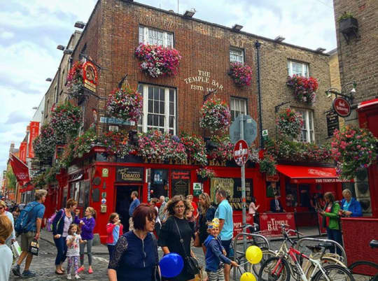 ダブリンの有名な道『Temple bar 』