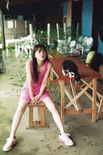 久保史緒里 おっぱい