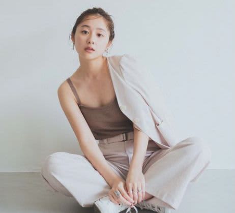 堀田真由 おっぱい