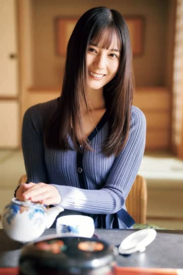 小坂菜緒 おっぱい