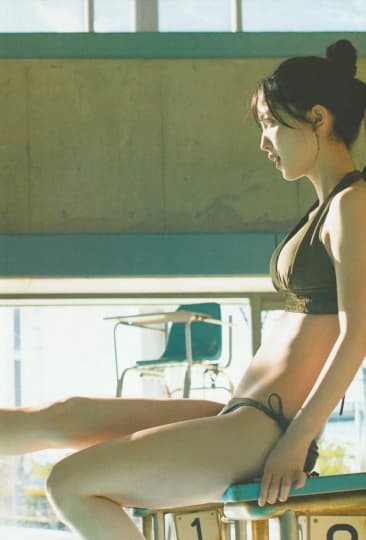 久保史緒里 おっぱい