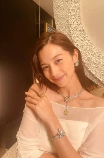 白いシースルーの中条あやみ