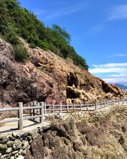 仙酔島の五色岩