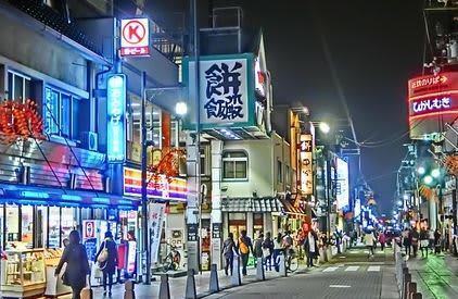 奈良夜の繁華街