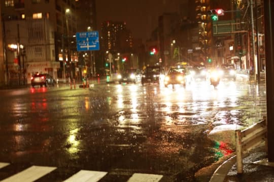 雨の鶯谷