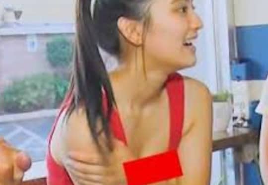 岡田結実のエロい乳首に視線が集中