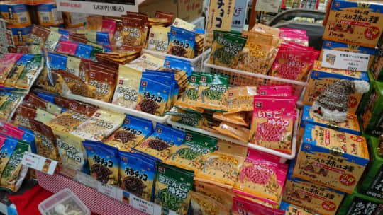 浪花屋の柿チョコシリーズ売り場