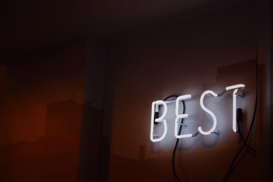 BESTのネオンサイン