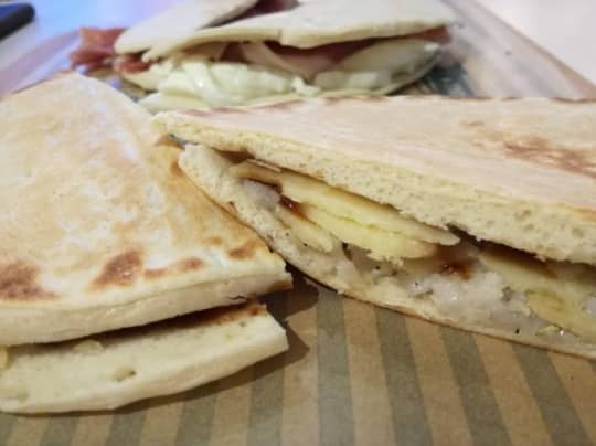 ピアディーナ　チーズ入り