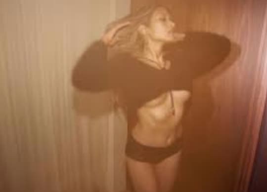 ローラのエロい流出画像で大興奮！