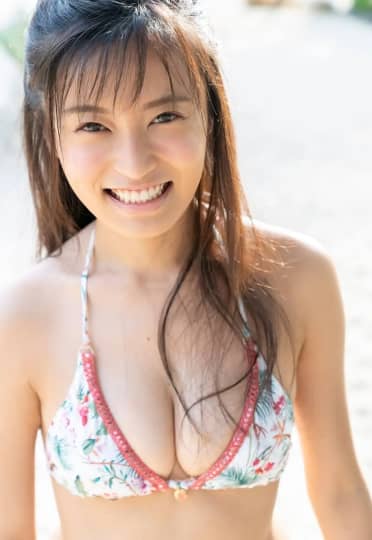 小島瑠璃子 おっぱい