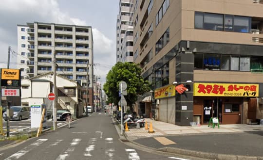 スタミナカレーの店前