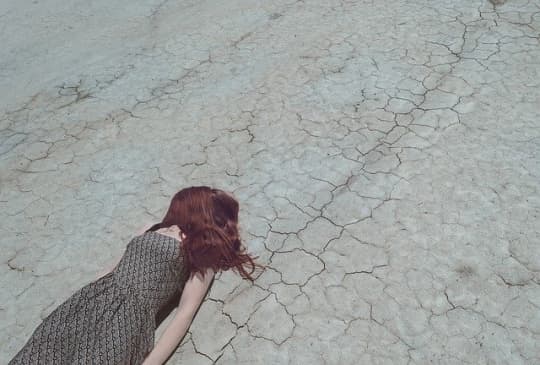女性
