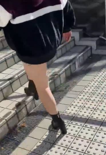 吉田朱里のエロいパンチラ画像