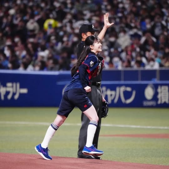 久保史緒里 おっぱい