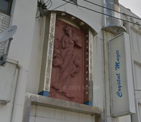 クリスタルマジックの前