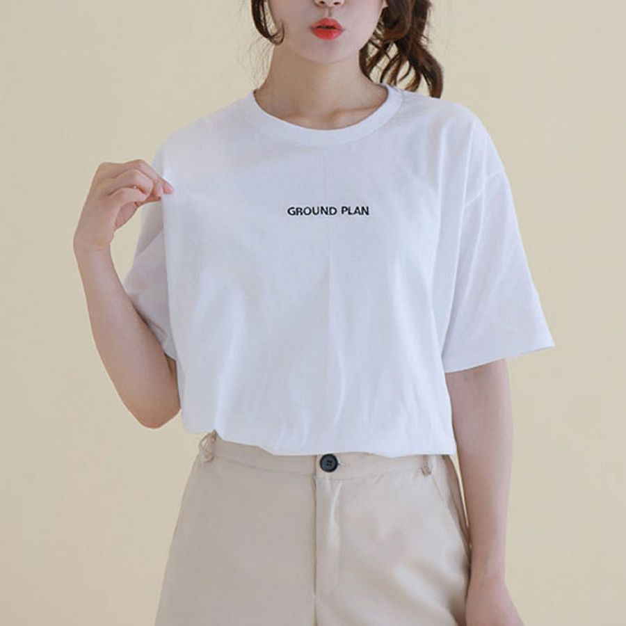 tシャツで胸の大きさがきになる？綺麗に見えるデザインの商品特集