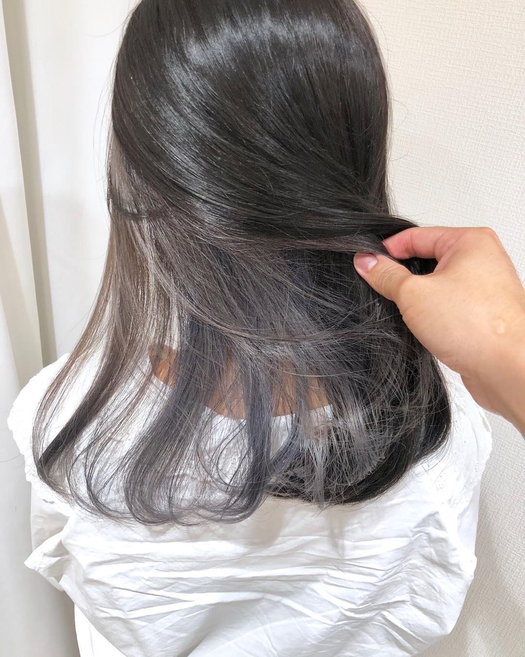 ロングヘアのインナーカラーおすすめ厳選 おしゃれで人気な色は 黒髪 茶髪別