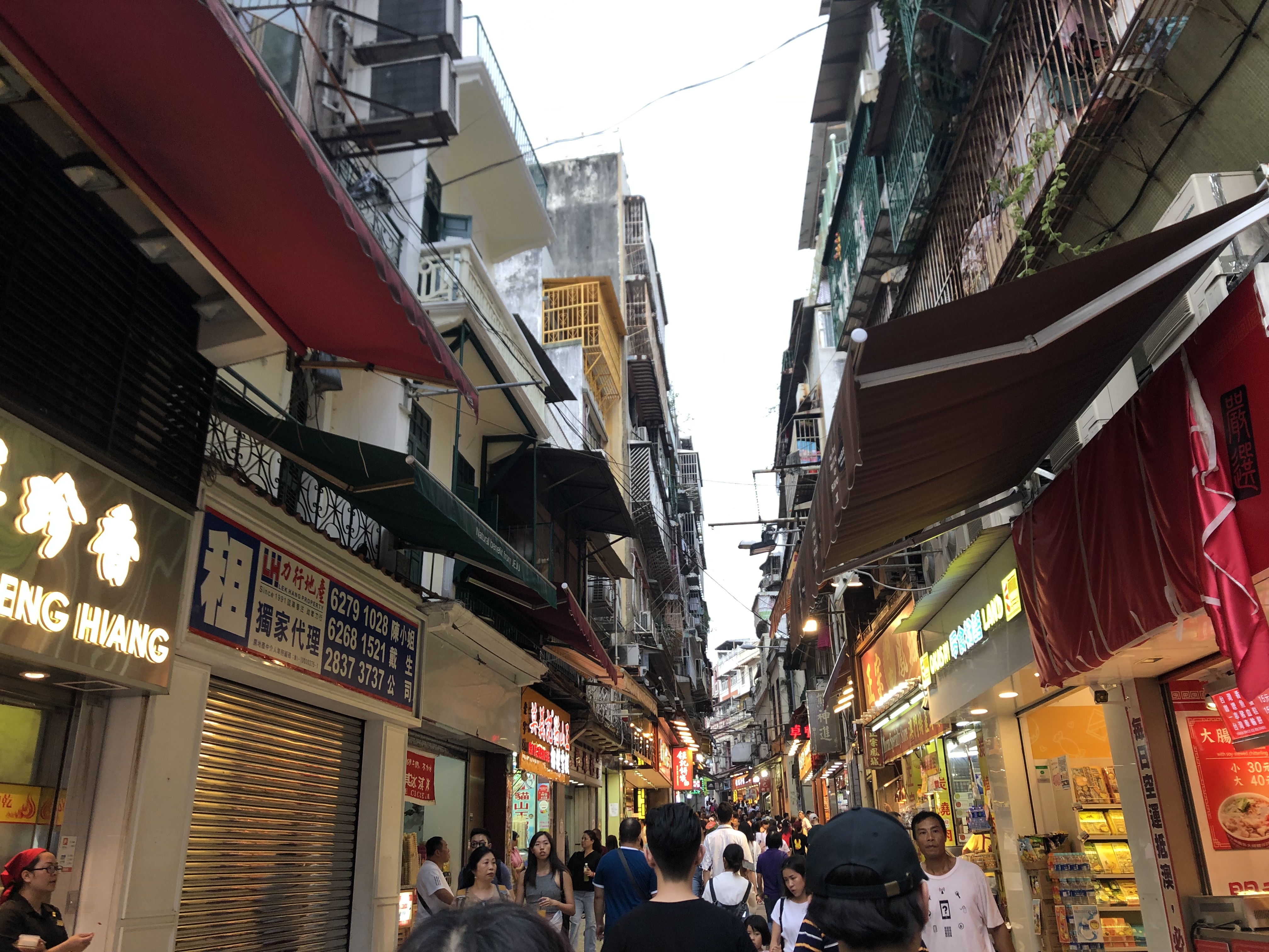 マカオ 聖ポール天主堂跡への通り