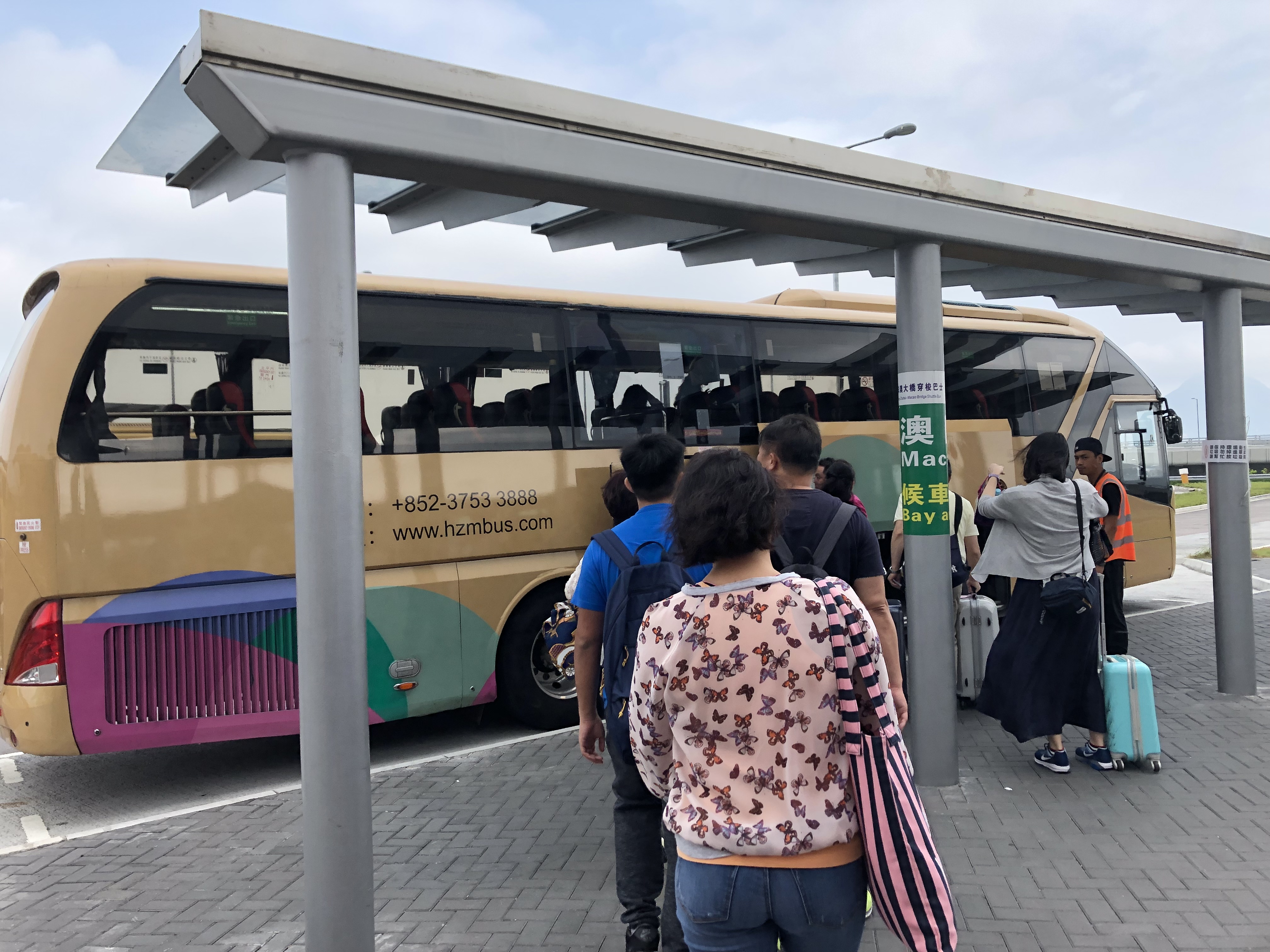 港珠澳大橋マカオ行きの乗り場は「澳門乗車位」
