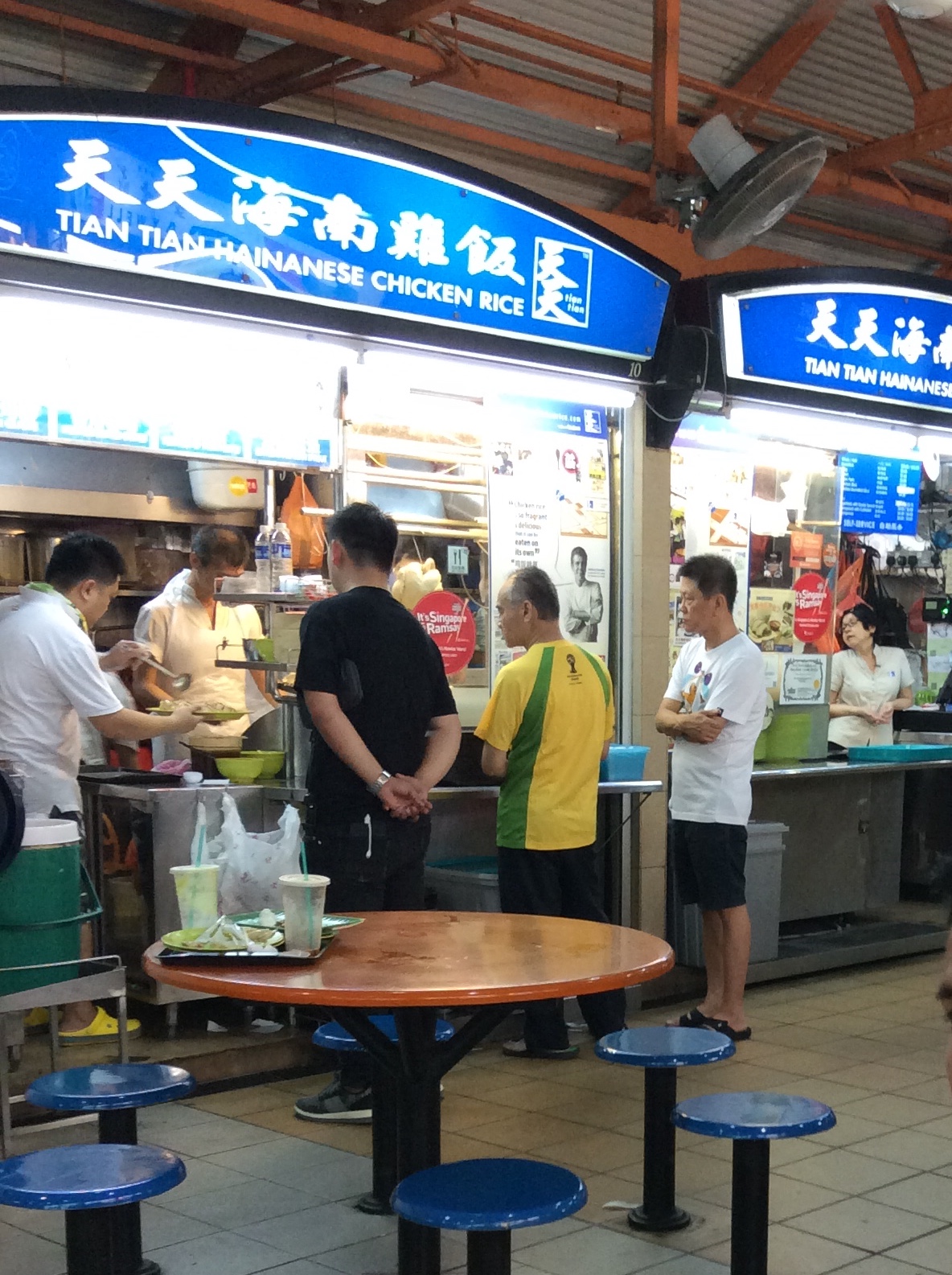 シンガポール チャイナタウンのMaxwell Food Center