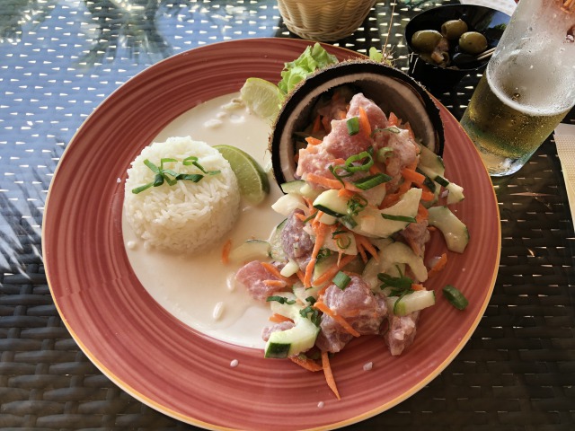 タヒチのレストランの食事