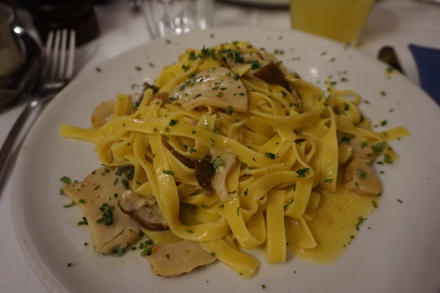 ローマ ポルチーニパスタ