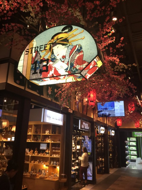 ターミナル21 日本フロアー