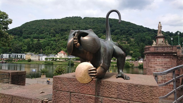 ハイデルベルク 橋の猿