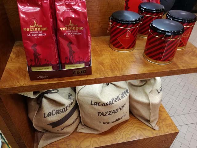 コーヒー タッツァ・ドーロ