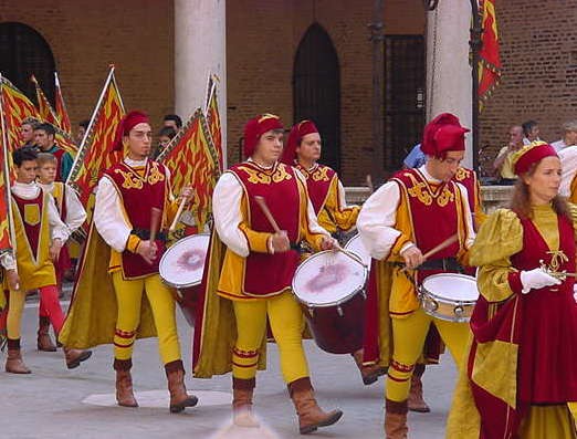 イタリアの民族衣装を地域 時代 身分別に在住者がご紹介 まるで中世にタイムスリップ