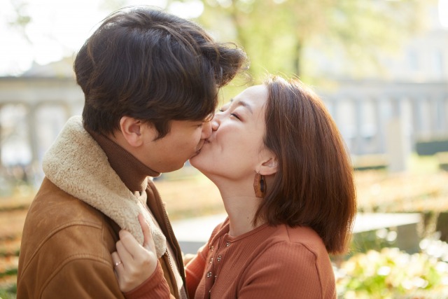 恋愛プロが解説 女性からのキスってどうなの 実体験から見えた男性の反応と本音を公開