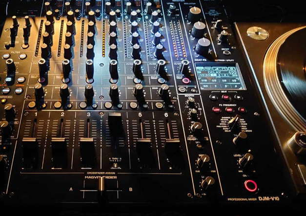 NAKED SPACE - ネイキッドスペース