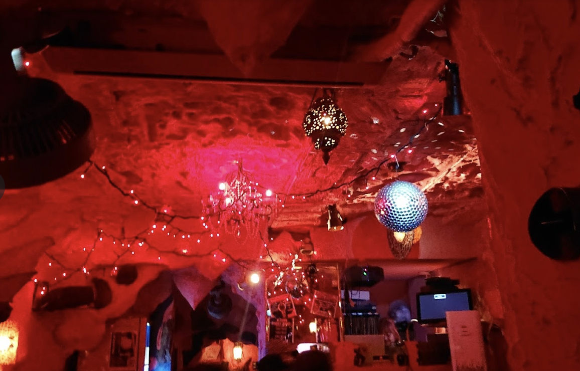 AI CLUB 浅草雷門の店内