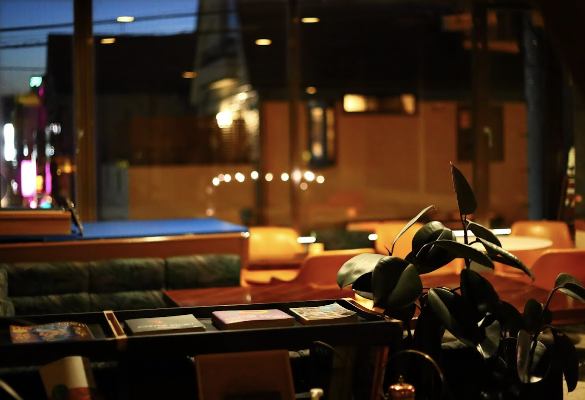 DJ BAR ABANZALEの店内風景