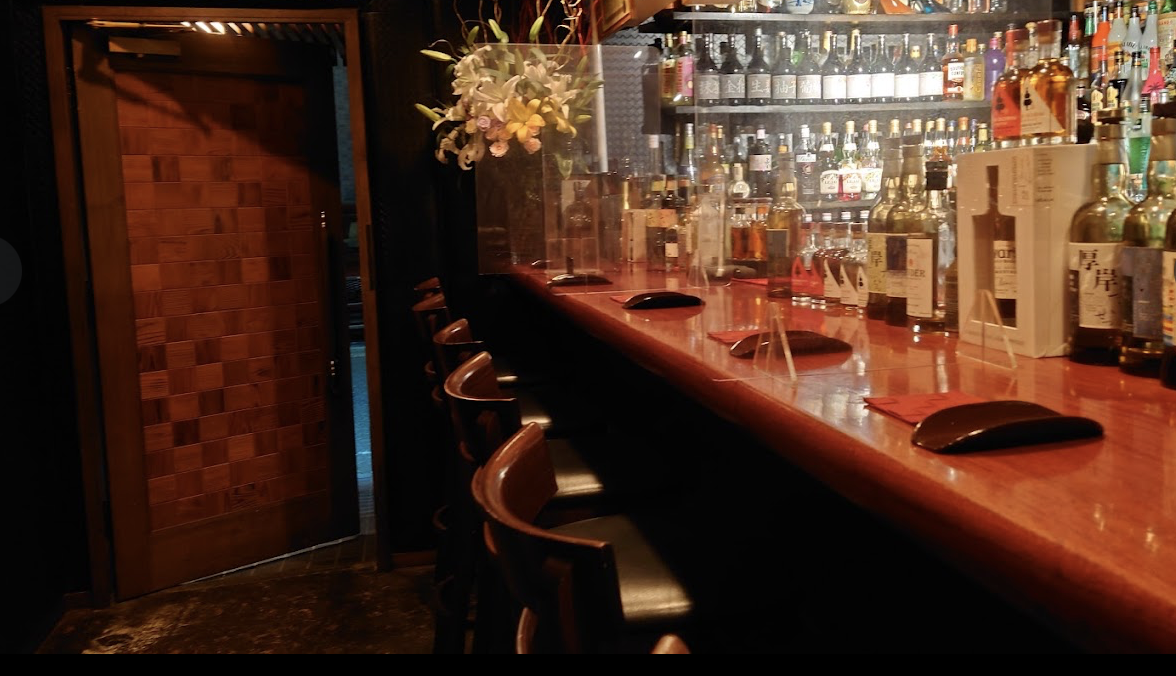 Bar eden Hall(イーデン ホール)の店内画像