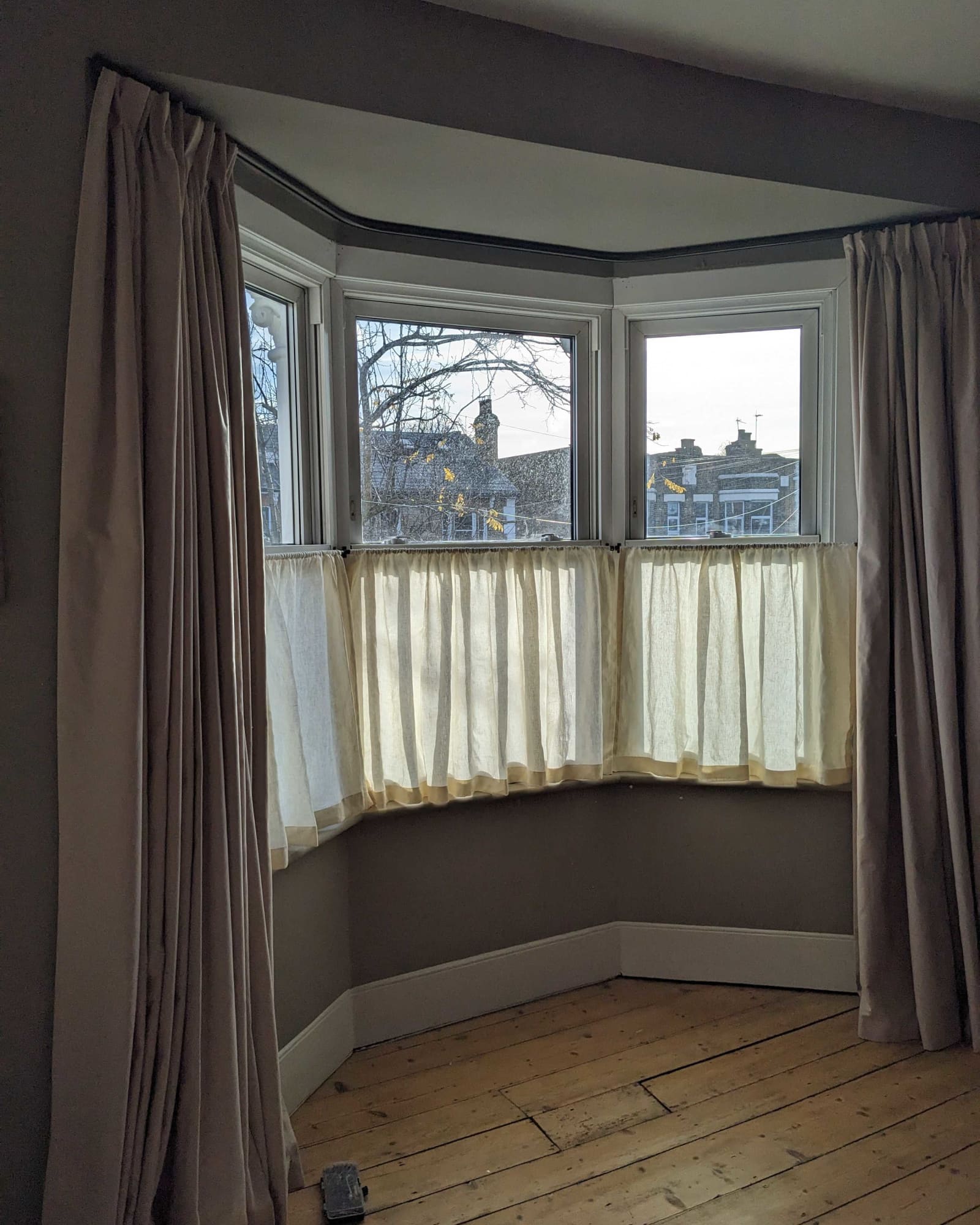 bay window cafe curtains