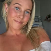 Thumbnail of Evie E.