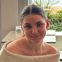 Thumbnail of holly h.