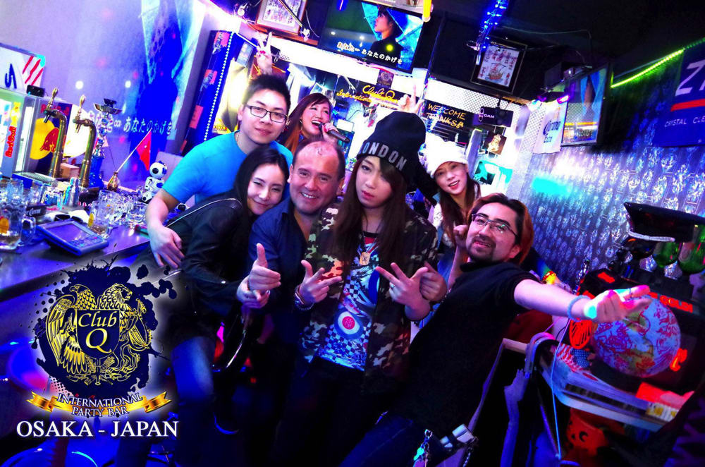 A Bar Where You Can Sing Western Music: “English Karaoke Bar Bruce (Tokyo)”  (w/Photos)