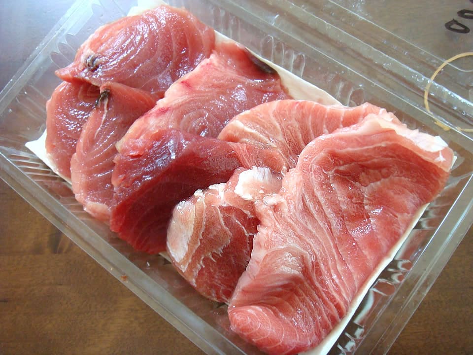 Slices of tuna steaks- you can enjoy it at the shop or take it with you.