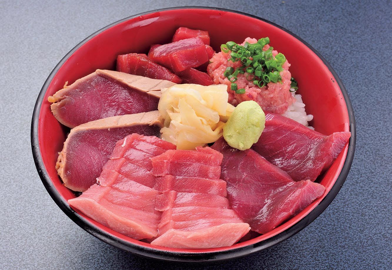 Tuna lovers must try this Maguro-zukushi-don (All about tuna-don)