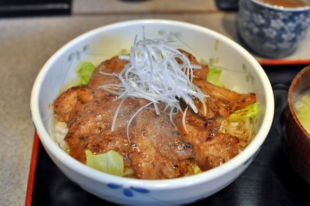 The place you can enjoy tuna fish “Tsukiji Donburi Shijo”