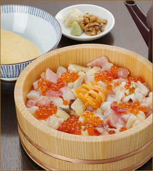 Marinated fresh-water eel rice bowl where you can enjoy changing taste. “Uogashisenryo”