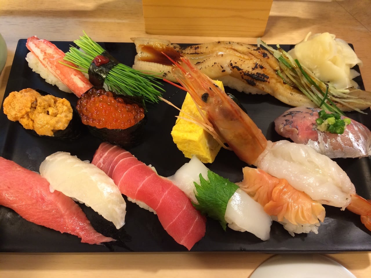 Tokusei Sushizanmai; The restaurant’s recommended menu choice so that you can enjoy everything about sushi on one plate